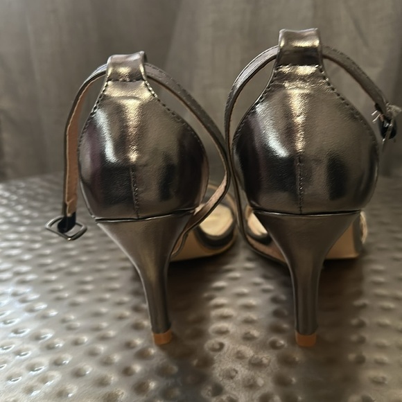 Allegra K Silver Women's Heels New! Size 6 - Picture 3 of 7